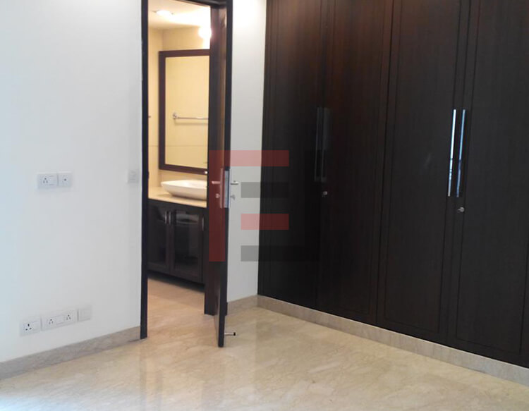 ディフェンスコロニー、3LDKアパートメント