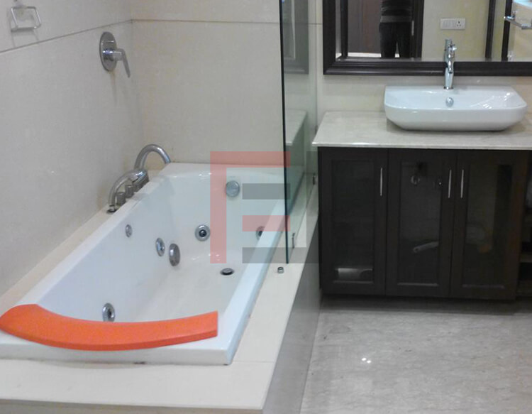 ディフェンスコロニー、3LDKアパートメント