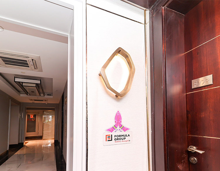 DLF The Crest、3LDKのアパートメント