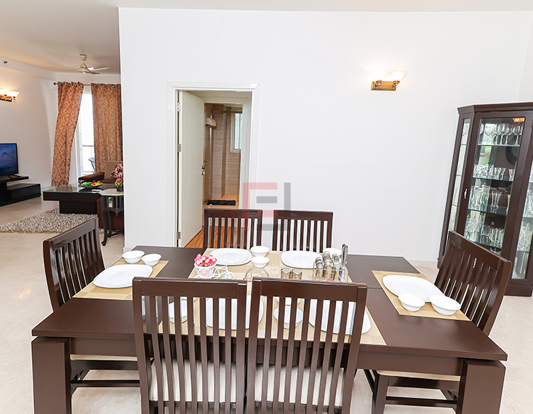 DLF The Crest、3LDKのアパートメント