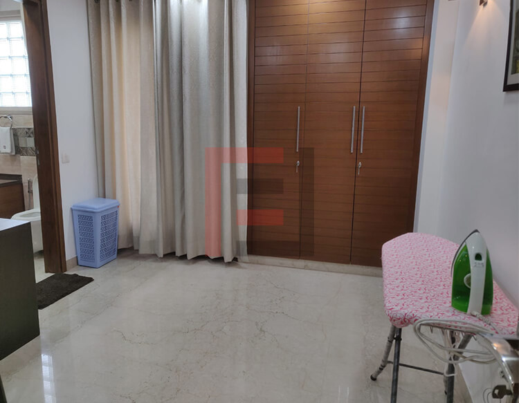 ディフェンスコロニー、3LDKアパートメント