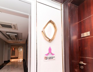 DLF The Crest、3LDKのアパートメント